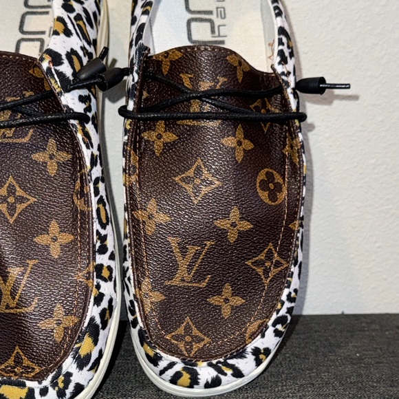 🐆✨Hey Dude Wendy Leopard Monogram Style Slip-Ons – Size 10 – NWOT✨🐆 - Picture 7 of 8